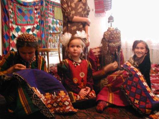 Turkmen_Girls_doing_embroidery.jpg